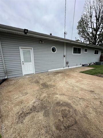 660 Crabapple Lane, Florissant, MO 63031