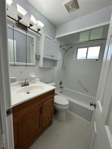 660 Crabapple Lane, Florissant, MO 63031