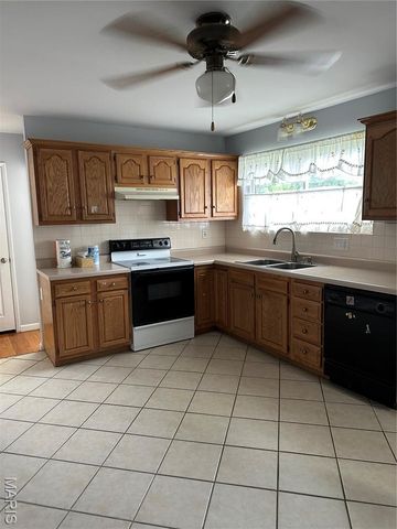 660 Crabapple Lane, Florissant, MO 63031