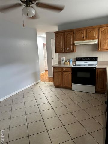 660 Crabapple Lane, Florissant, MO 63031