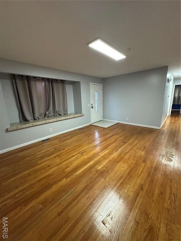 660 Crabapple Lane, Florissant, MO 63031