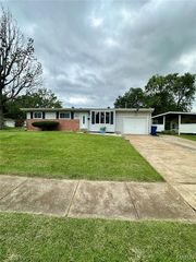 660 Crabapple Lane, Florissant, MO 63031