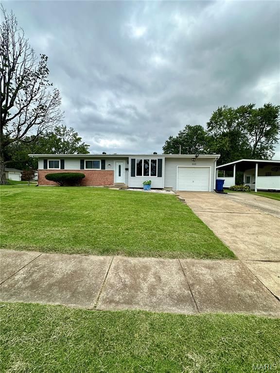 660 Crabapple Lane, Florissant, MO 63031