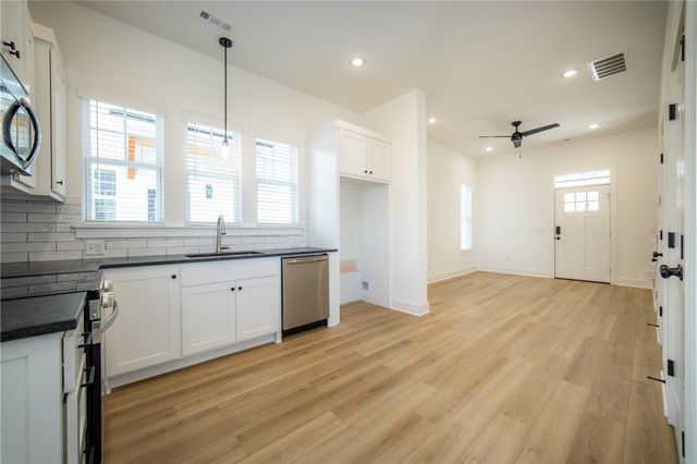 660 W Price Avenue, Springdale, AR 72764