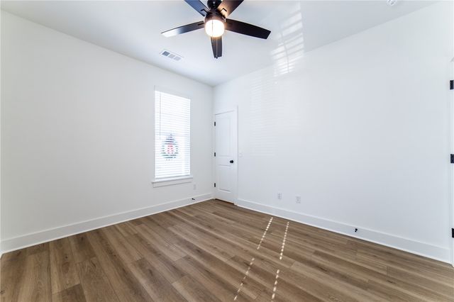 660 W Price Avenue, Springdale, AR 72764