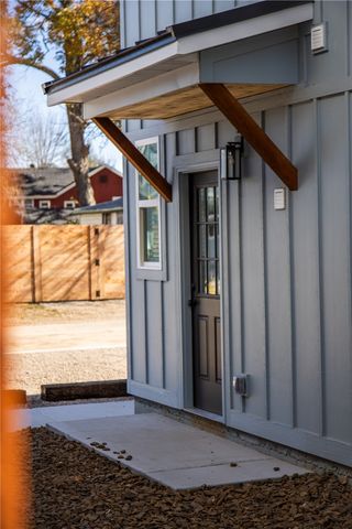 660 W Price Avenue, Springdale, AR 72764