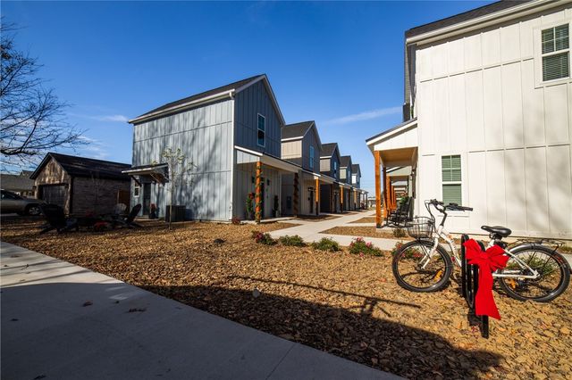 660 W Price Avenue, Springdale, AR 72764