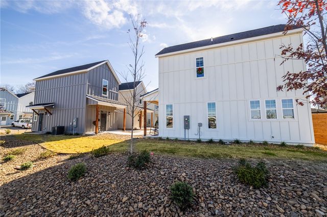 660 W Price Avenue, Springdale, AR 72764