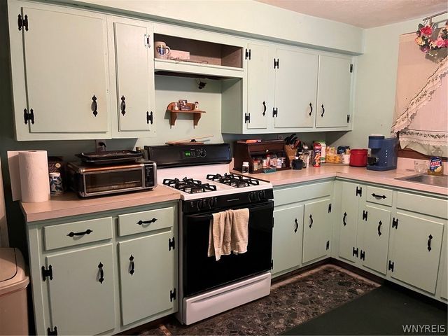 46 Evelyn Street, Gates, NY 14606