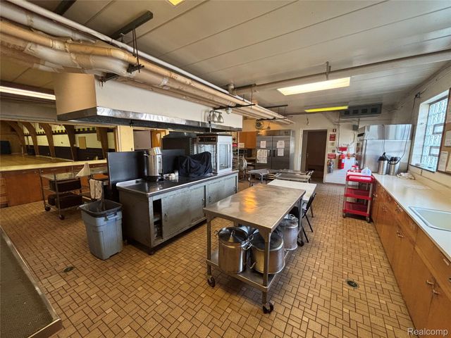 18606 Stephens Rd, Eastpointe, MI 48201