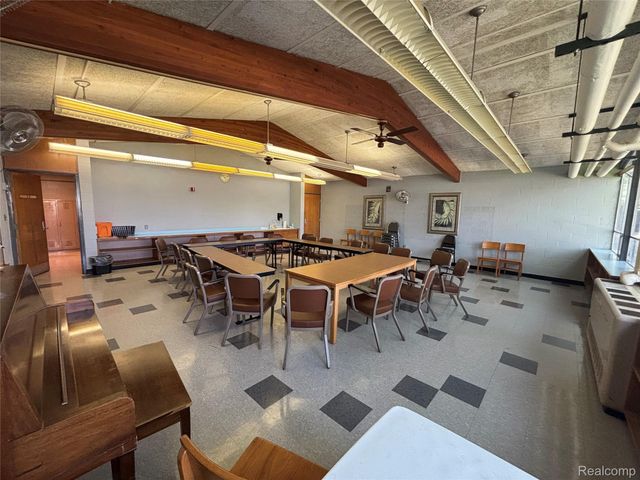 18606 Stephens Rd, Eastpointe, MI 48201