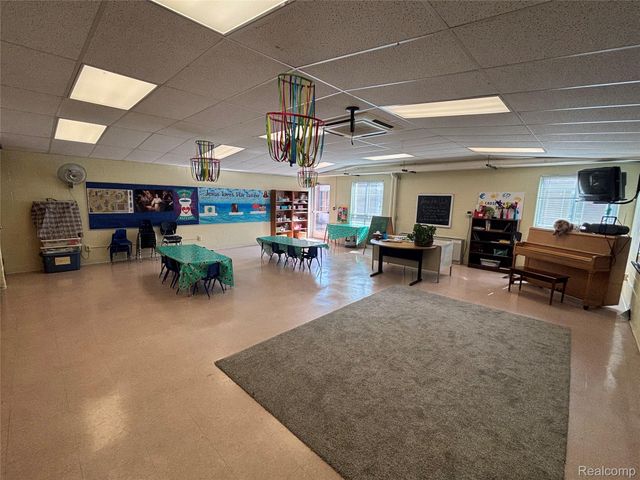 18606 Stephens Rd, Eastpointe, MI 48201