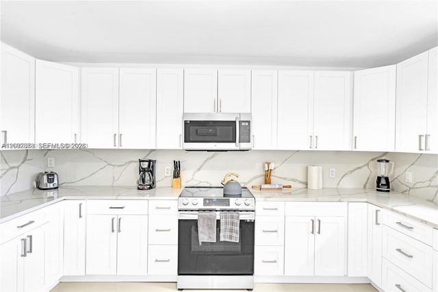 3370 N 36th Place, Hollywood, FL 33021