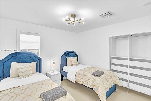 3370 N 36th Place, Hollywood, FL 33021