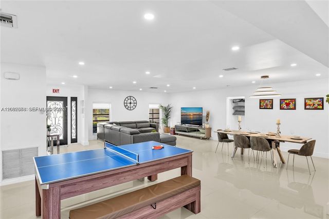 3370 N 36th Place, Hollywood, FL 33021