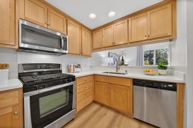 1033 Scotia Terrace 202, Sunnyvale, CA 94089