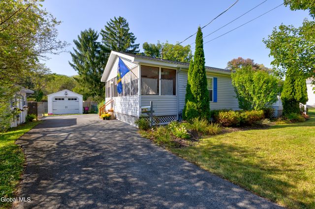 28 Henry Street, Glens Falls, NY 12801