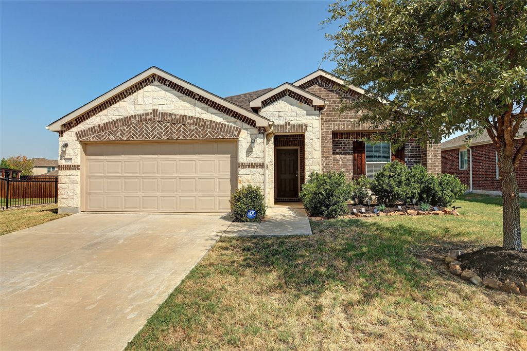 1601 Waggoner Drive, Aubrey, TX 76227 — exterior