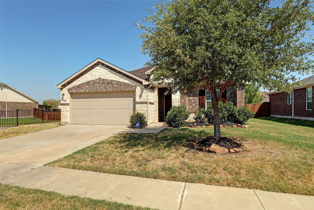 1601 Waggoner Drive, Aubrey, TX 76227 — photo 3