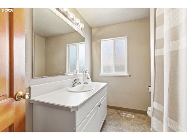 4064 S BARRETT St, Salem, OR 97302