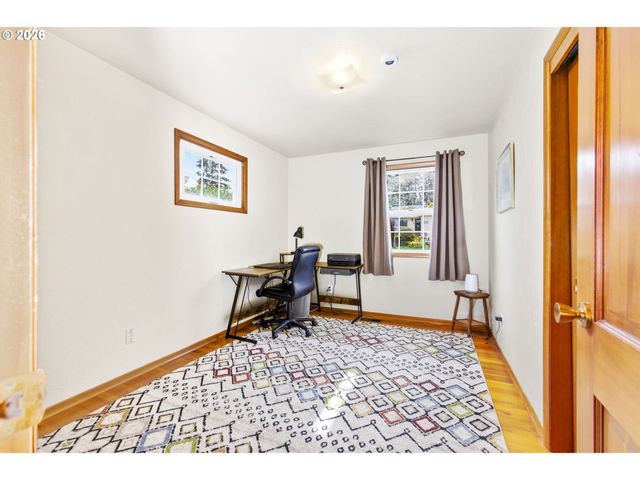 4064 S BARRETT St, Salem, OR 97302