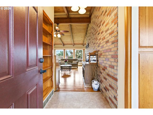 4064 S BARRETT St, Salem, OR 97302