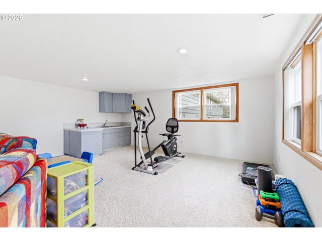 4064 S BARRETT St, Salem, OR 97302