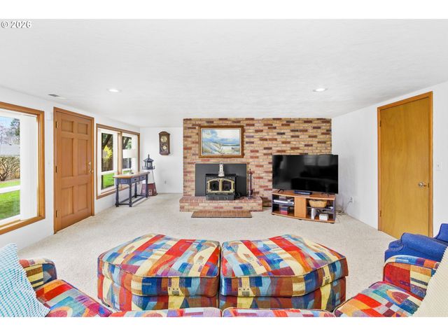 4064 S BARRETT St, Salem, OR 97302