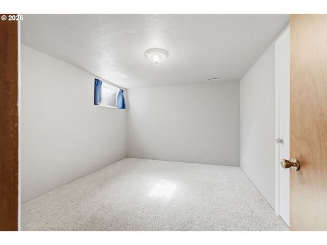 4064 S BARRETT St, Salem, OR 97302