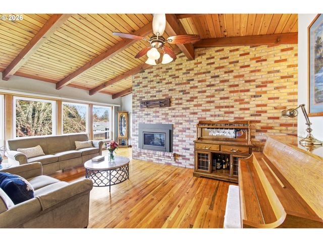 4064 S BARRETT St, Salem, OR 97302