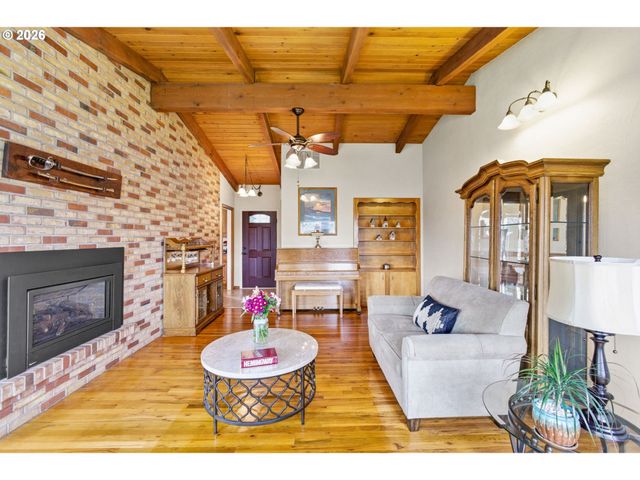 4064 S BARRETT St, Salem, OR 97302