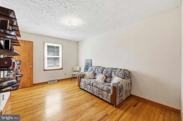 2277 GREENSBURG RD, Martinsburg, WV 25404