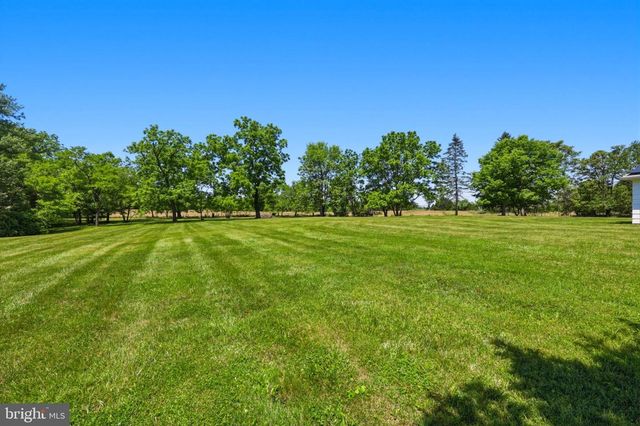 2277 GREENSBURG RD, Martinsburg, WV 25404