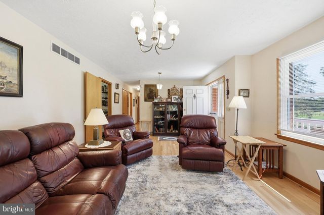 2277 GREENSBURG RD, Martinsburg, WV 25404