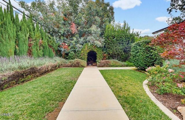 1115 W Briarcroft Road, Claremont, CA 91711