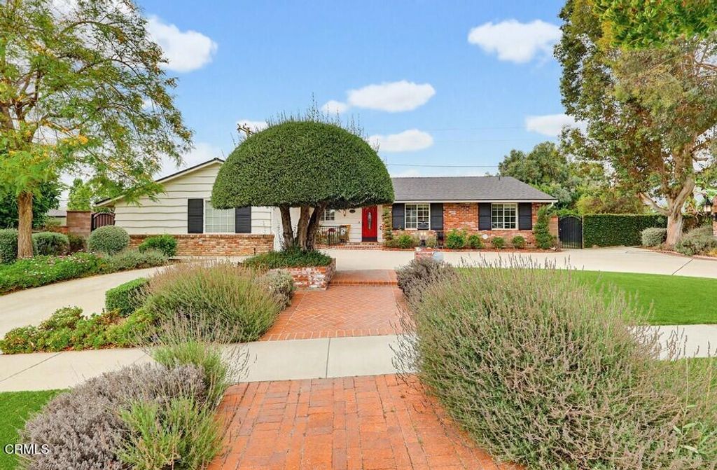 1115 W Briarcroft Road, Claremont, CA 91711