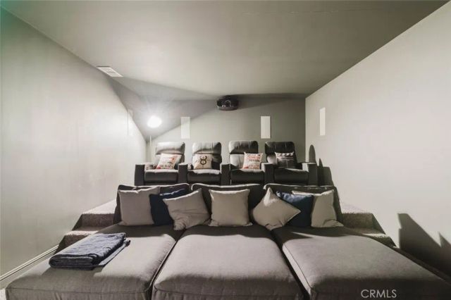 13853 Tucker Avenue, Sylmar, CA 91342
