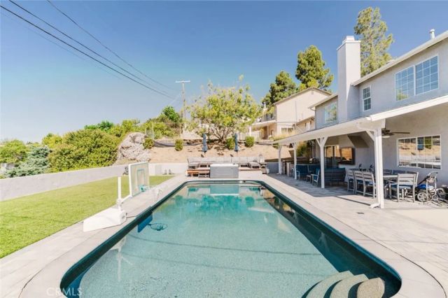 13853 Tucker Avenue, Sylmar, CA 91342