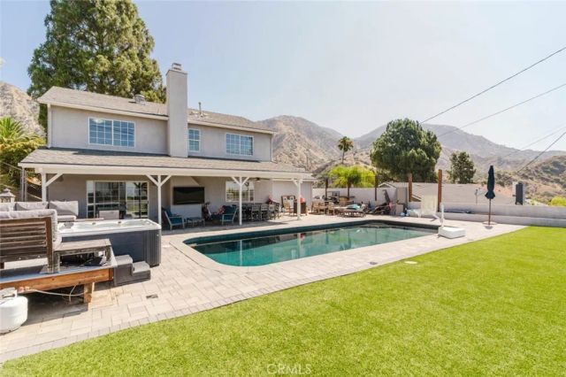 13853 Tucker Avenue, Sylmar, CA 91342