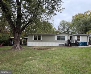 537 PINE DR, York, PA 17406