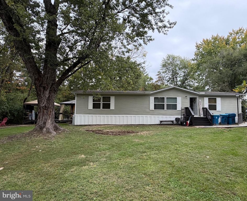 537 PINE DR, York, PA 17406