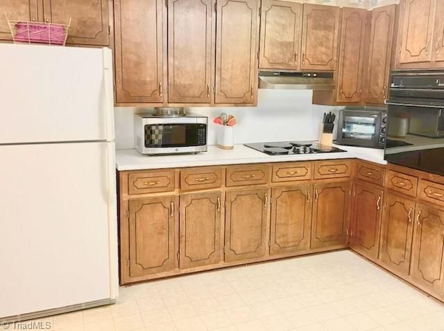 1055 Whispering Pines Drive, Kernersville, NC 27284