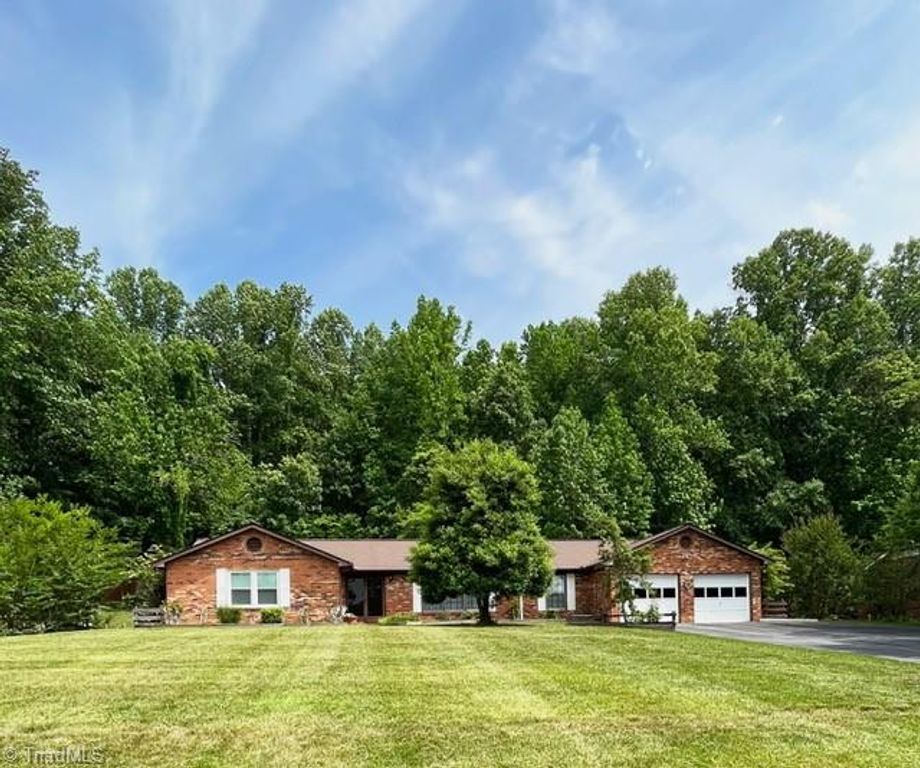 1055 Whispering Pines Drive, Kernersville, NC 27284