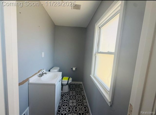 10310 W Outer Drive, Detroit, MI 48223