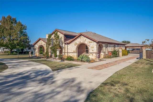 308 Sheri Lane, Roanoke, TX 76262