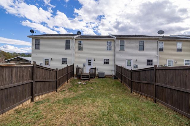 102 KADIES LN, Edinburg, VA 22824