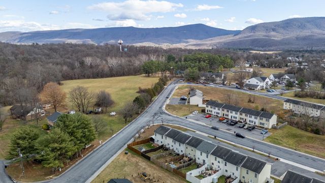 102 KADIES LN, Edinburg, VA 22824