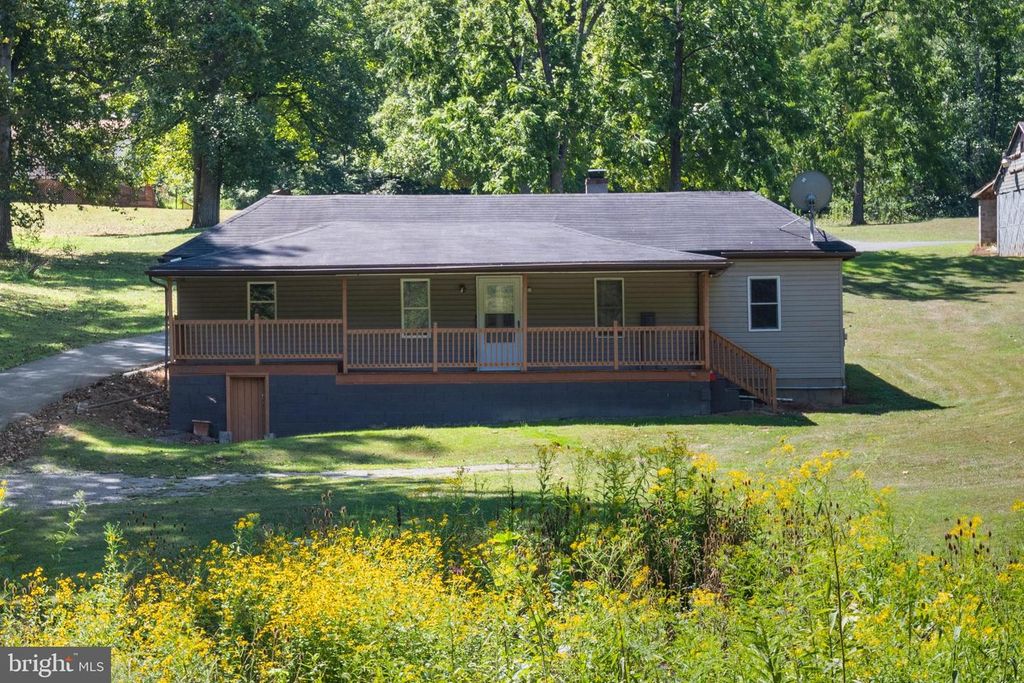 12528 SEAVOLT RD, Hancock, MD 21750