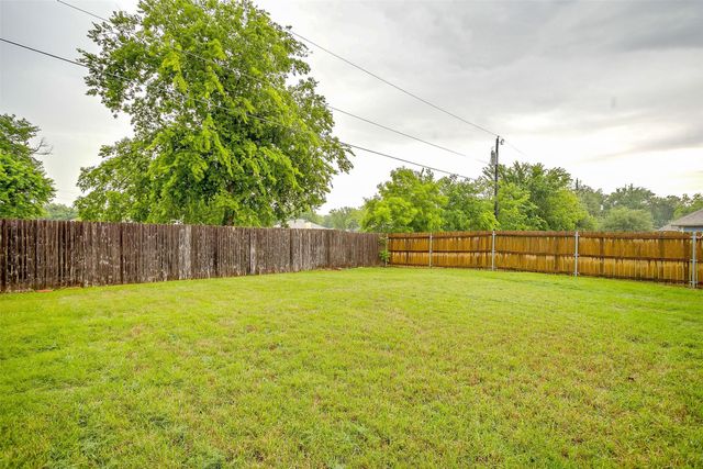 228 Lovers Path Drive, Springtown, TX 76082