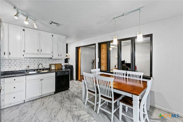 1105 East Avenue O, Belton, TX 76513